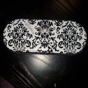 BRIGHTON SUNGLASSES HOLDER Black and White Floral fleur de leis Case California